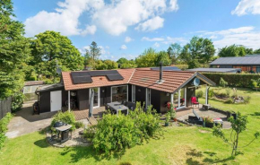 2 Bedroom Lovely Home In Malling